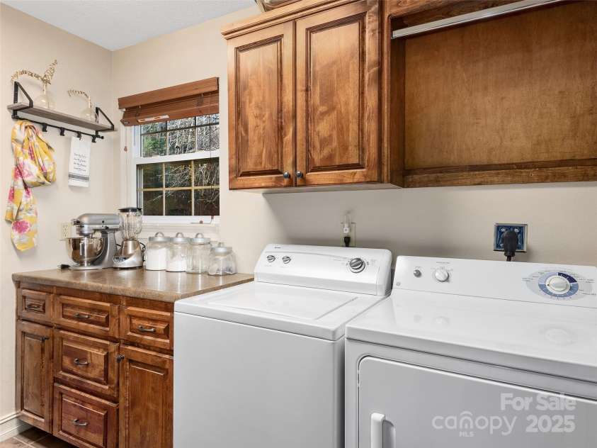 396 Sharons Bluff, Franklin, NC 28734.  MLS# CAR4201709, YatesRealty ID 4985. 
