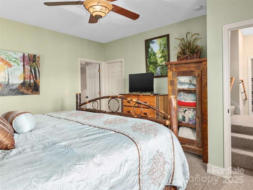 396 Sharons Bluff, Franklin, NC 28734.  MLS# CAR4201709, YatesRealty ID 4985. 