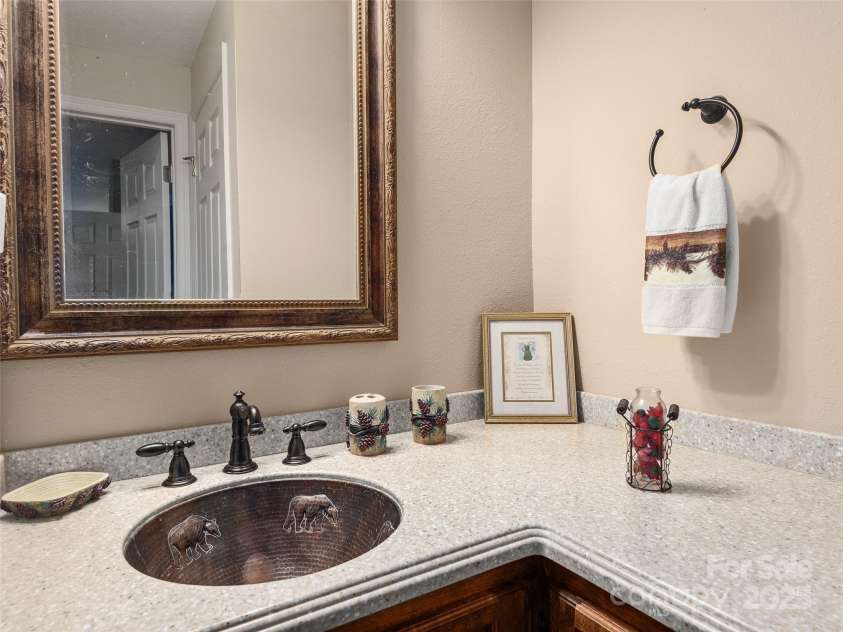 396 Sharons Bluff, Franklin, NC 28734.  MLS# CAR4201709, YatesRealty ID 4985. 