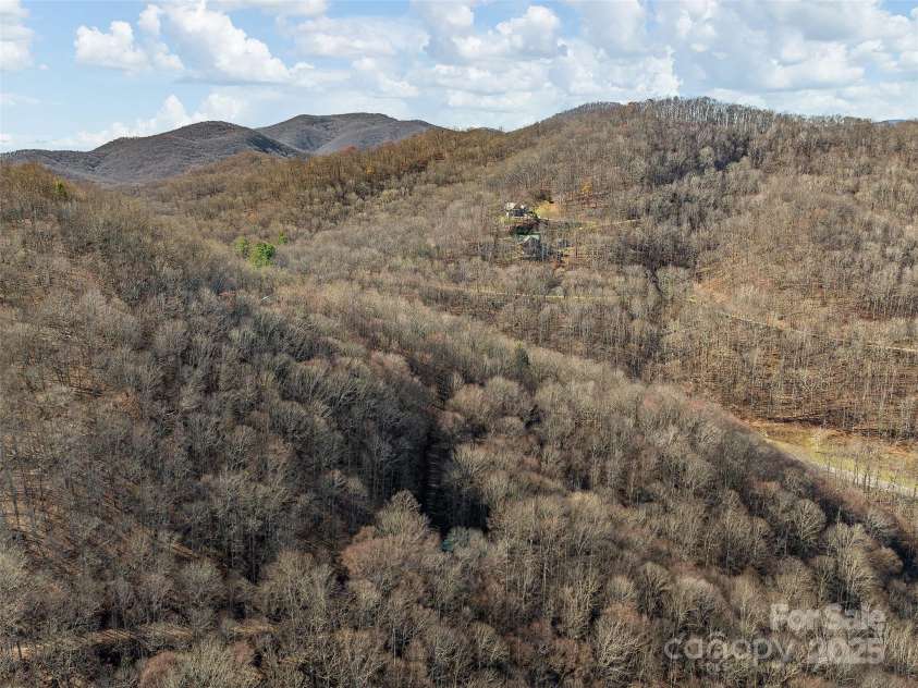 396 Sharons Bluff, Franklin, NC 28734.  MLS# CAR4201709, YatesRealty ID 4985. 