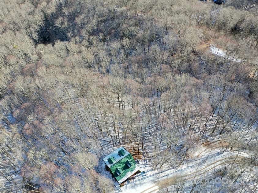 396 Sharons Bluff, Franklin, NC 28734.  MLS# CAR4201709, YatesRealty ID 4985. 