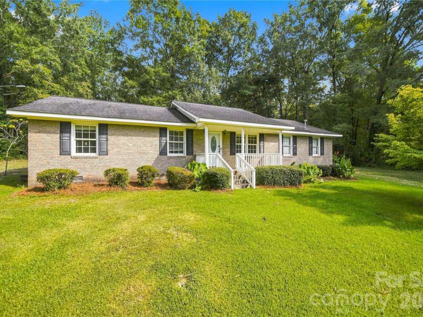 556 Oakhaven Drive, Lancaster, SC 29720.  MLS# CAR4422430, YatesRealty ID 49851. 
