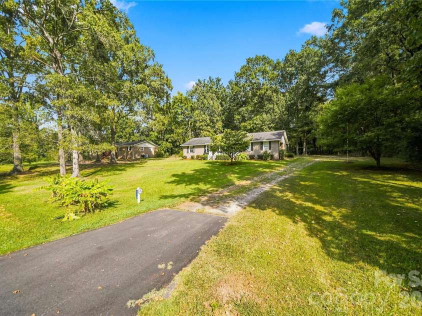 556 Oakhaven Drive, Lancaster, SC 29720.  MLS# CAR4422430, YatesRealty ID 49851. 