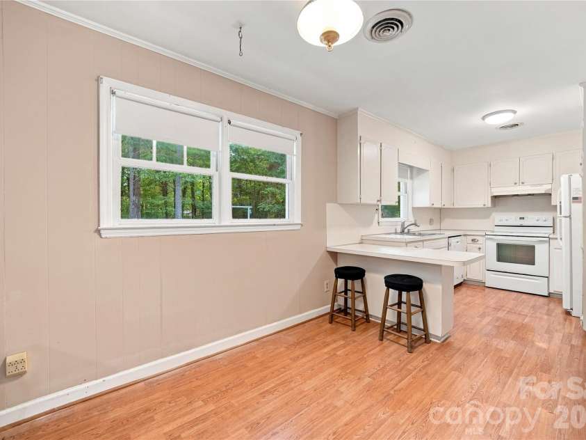 556 Oakhaven Drive, Lancaster, SC 29720.  MLS# CAR4422430, YatesRealty ID 49851. 