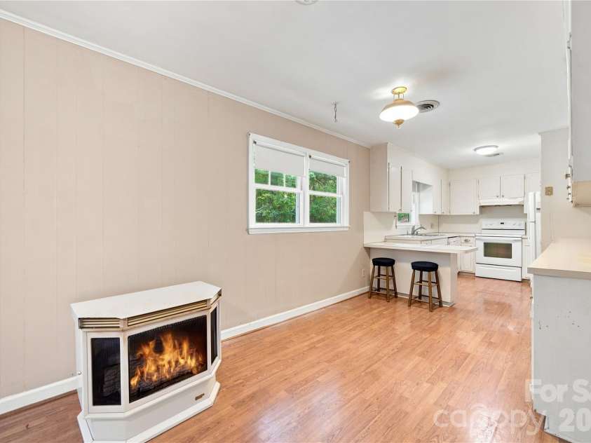 556 Oakhaven Drive, Lancaster, SC 29720.  MLS# CAR4422430, YatesRealty ID 49851. 