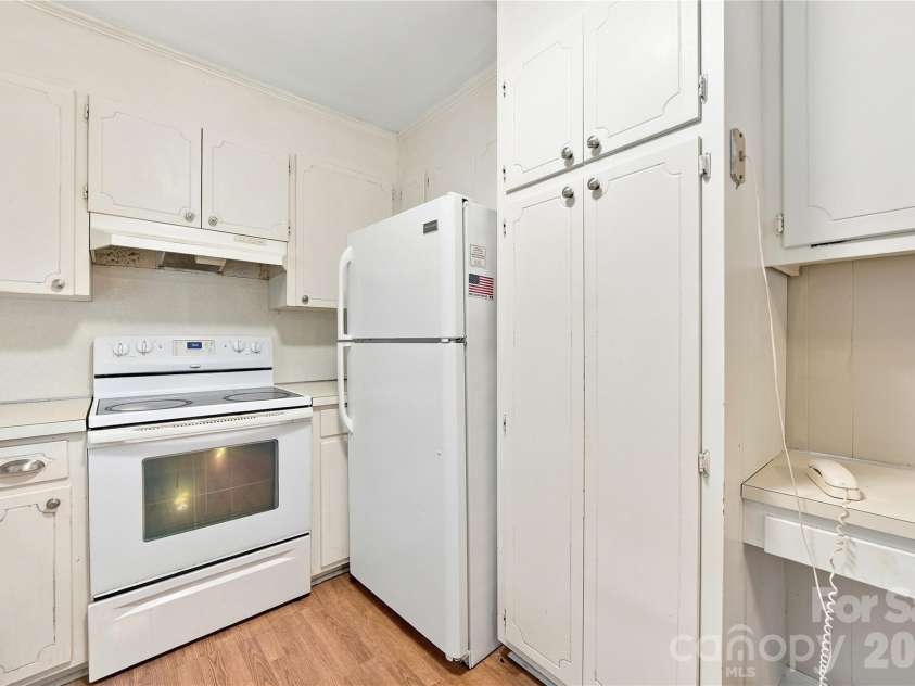 556 Oakhaven Drive, Lancaster, SC 29720.  MLS# CAR4422430, YatesRealty ID 49851. 