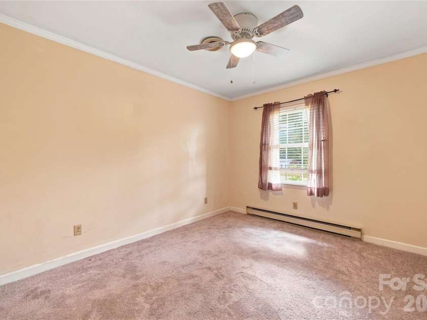 556 Oakhaven Drive, Lancaster, SC 29720.  MLS# CAR4422430, YatesRealty ID 49851. 