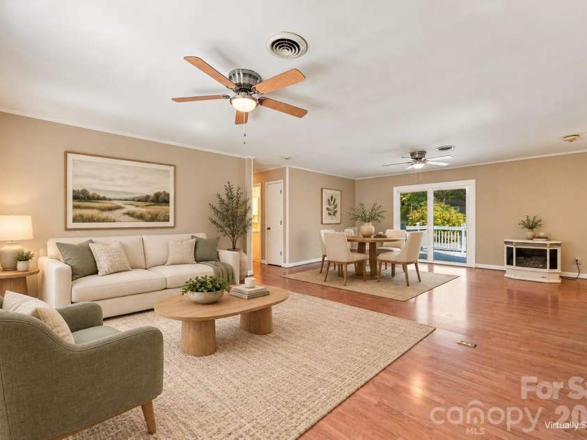 556 Oakhaven Drive, Lancaster, SC 29720.  MLS# CAR4422430, YatesRealty ID 49851. 