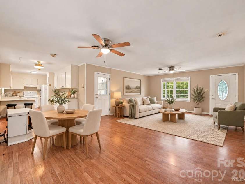 556 Oakhaven Drive, Lancaster, SC 29720.  MLS# CAR4422430, YatesRealty ID 49851. 
