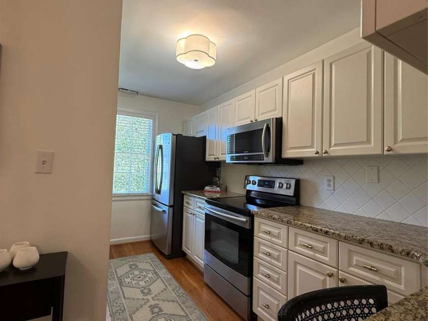 105 Laurel Avenue, Charlotte, NC 28207.  MLS# CAR4423263, YatesRealty ID 49852. Kitchen