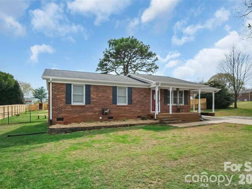 106 Clearview Drive, Shelby, NC 28150.  MLS# CAR4423230, YatesRealty ID 49853. 