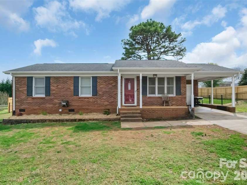 106 Clearview Drive, Shelby, NC 28150.  MLS# CAR4423230, YatesRealty ID 49853. 
