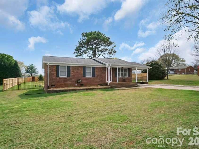 106 Clearview Drive, Shelby, NC 28150.  MLS# CAR4423230, YatesRealty ID 49853. 
