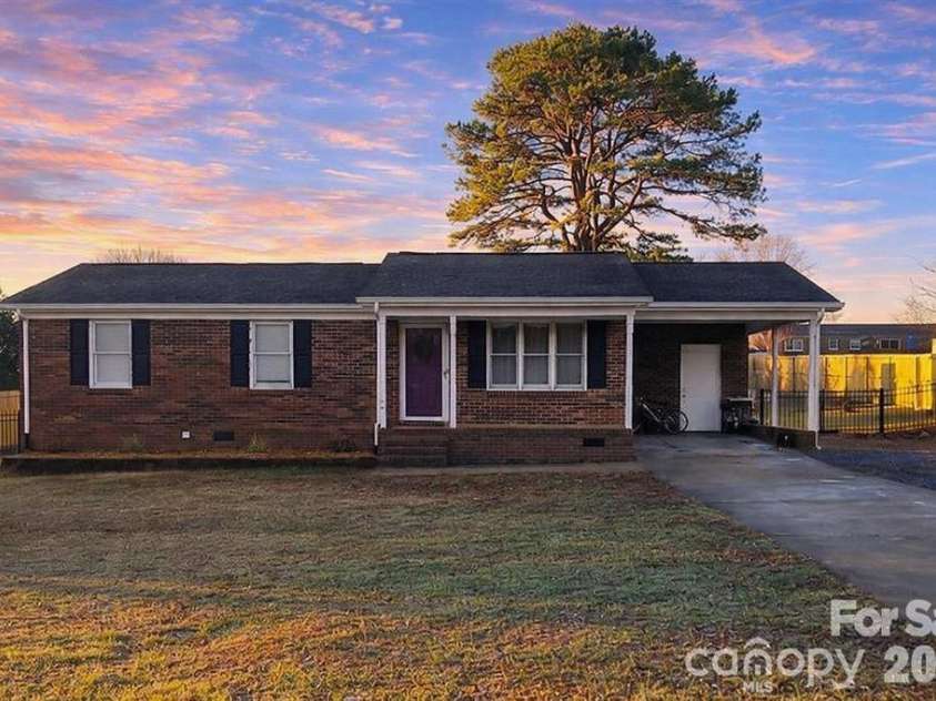 106 Clearview Drive, Shelby, NC 28150.  MLS# CAR4423230, YatesRealty ID 49853. 