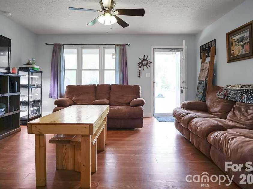 106 Clearview Drive, Shelby, NC 28150.  MLS# CAR4423230, YatesRealty ID 49853. 
