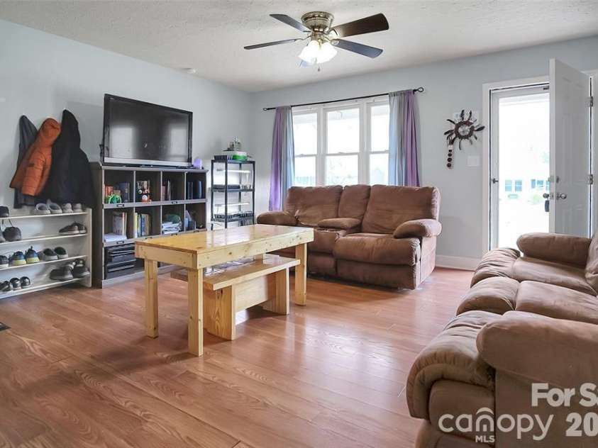 106 Clearview Drive, Shelby, NC 28150.  MLS# CAR4423230, YatesRealty ID 49853. 