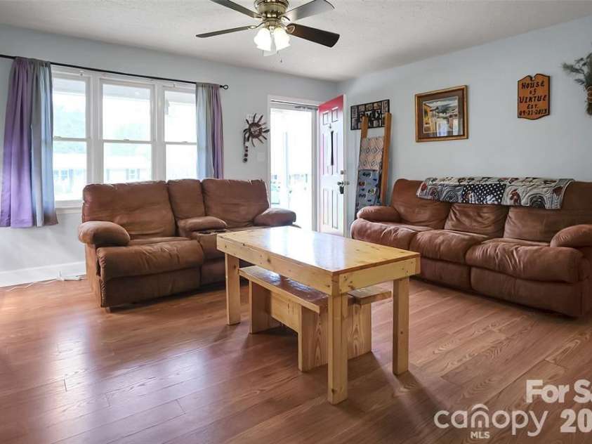 106 Clearview Drive, Shelby, NC 28150.  MLS# CAR4423230, YatesRealty ID 49853. 