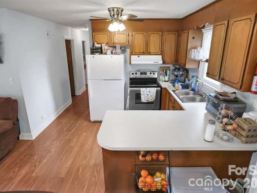 106 Clearview Drive, Shelby, NC 28150.  MLS# CAR4423230, YatesRealty ID 49853. 