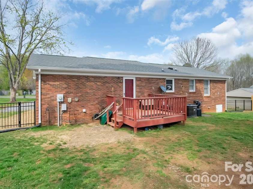 106 Clearview Drive, Shelby, NC 28150.  MLS# CAR4423230, YatesRealty ID 49853. 