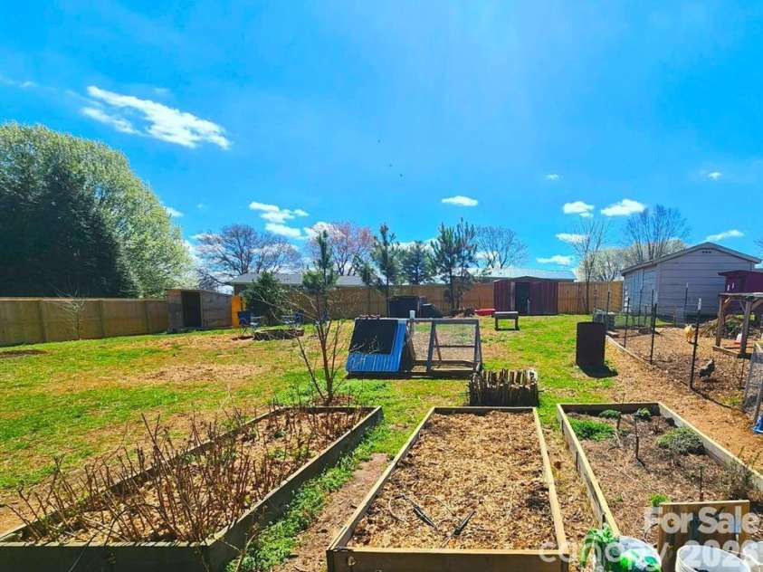 106 Clearview Drive, Shelby, NC 28150.  MLS# CAR4423230, YatesRealty ID 49853. 