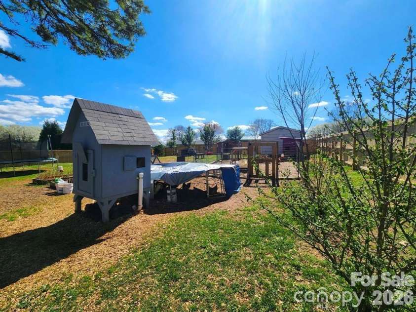 106 Clearview Drive, Shelby, NC 28150.  MLS# CAR4423230, YatesRealty ID 49853. 