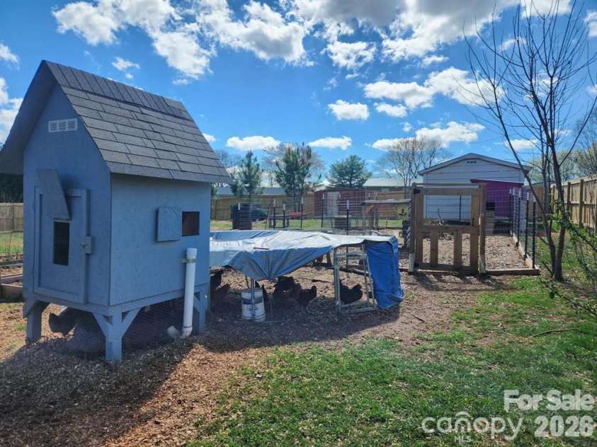 106 Clearview Drive, Shelby, NC 28150.  MLS# CAR4423230, YatesRealty ID 49853. 