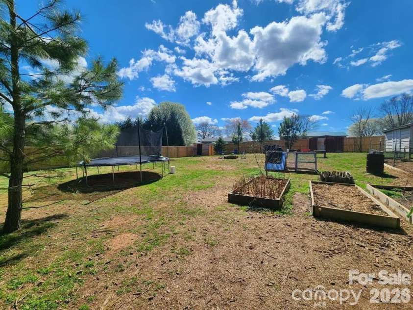 106 Clearview Drive, Shelby, NC 28150.  MLS# CAR4423230, YatesRealty ID 49853. 