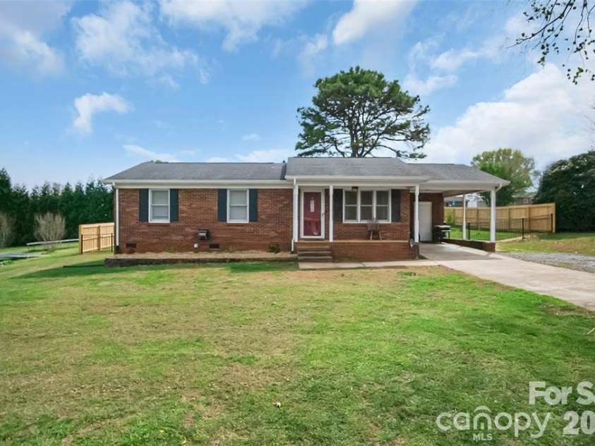 106 Clearview Drive, Shelby, NC 28150.  MLS# CAR4423230, YatesRealty ID 49853. 