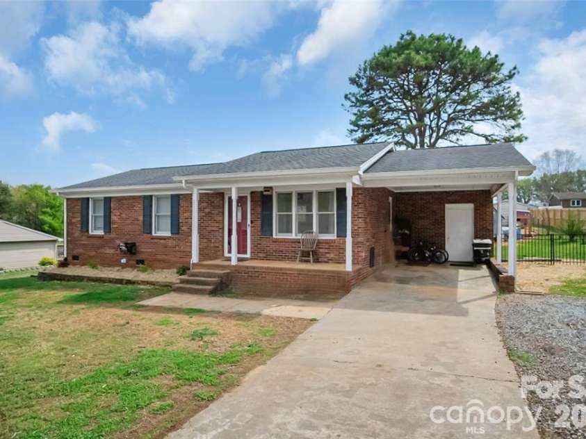 106 Clearview Drive, Shelby, NC 28150.  MLS# CAR4423230, YatesRealty ID 49853. 
