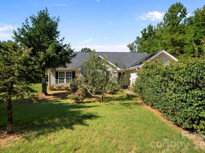 8721 Brookstead Meadow Court, Charlotte, NC 28215.  MLS# CAR4422686, YatesRealty ID 49855. 