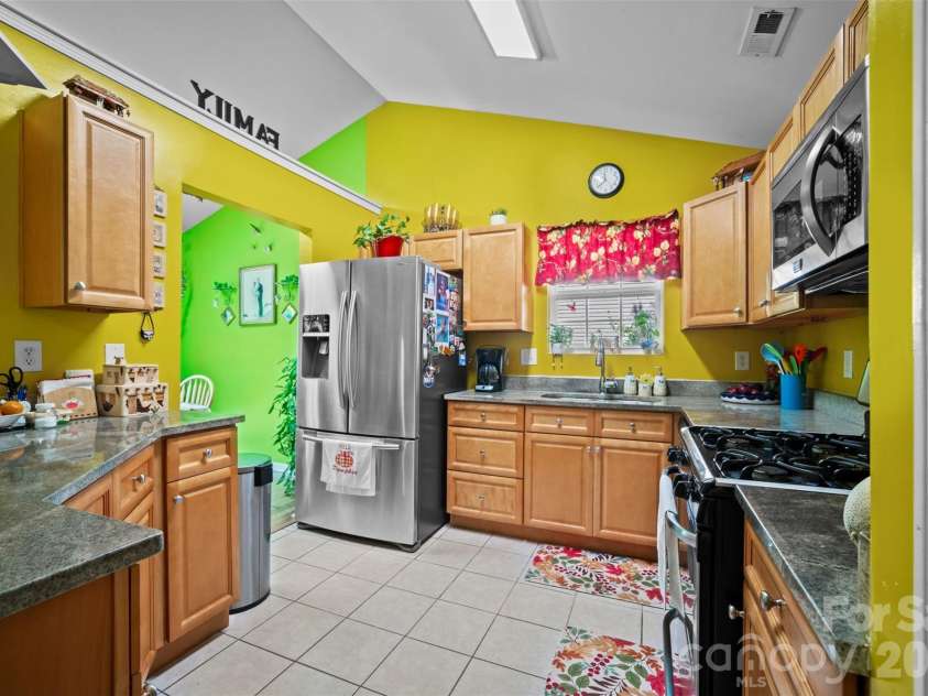 8721 Brookstead Meadow Court, Charlotte, NC 28215.  MLS# CAR4422686, YatesRealty ID 49855. 