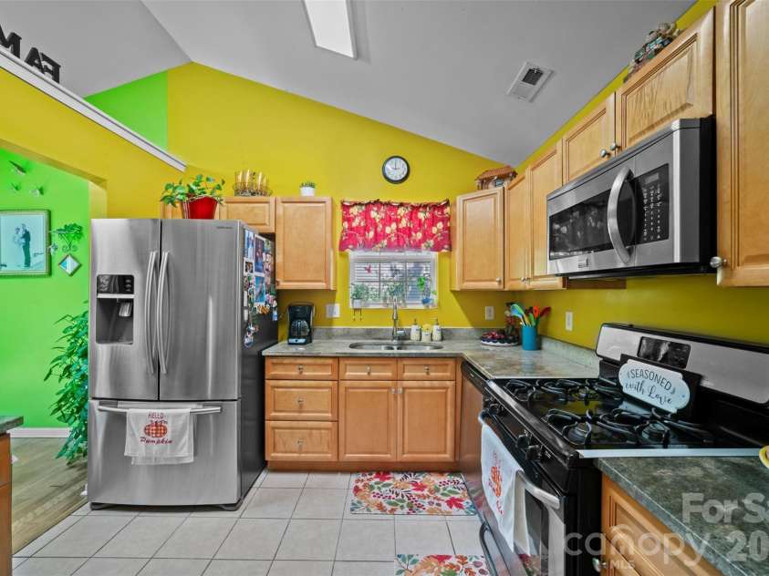 8721 Brookstead Meadow Court, Charlotte, NC 28215.  MLS# CAR4422686, YatesRealty ID 49855. 