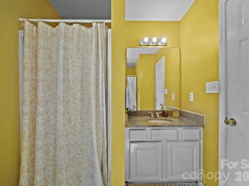 8721 Brookstead Meadow Court, Charlotte, NC 28215.  MLS# CAR4422686, YatesRealty ID 49855. 
