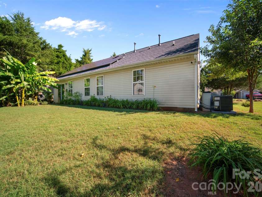 8721 Brookstead Meadow Court, Charlotte, NC 28215.  MLS# CAR4422686, YatesRealty ID 49855. 