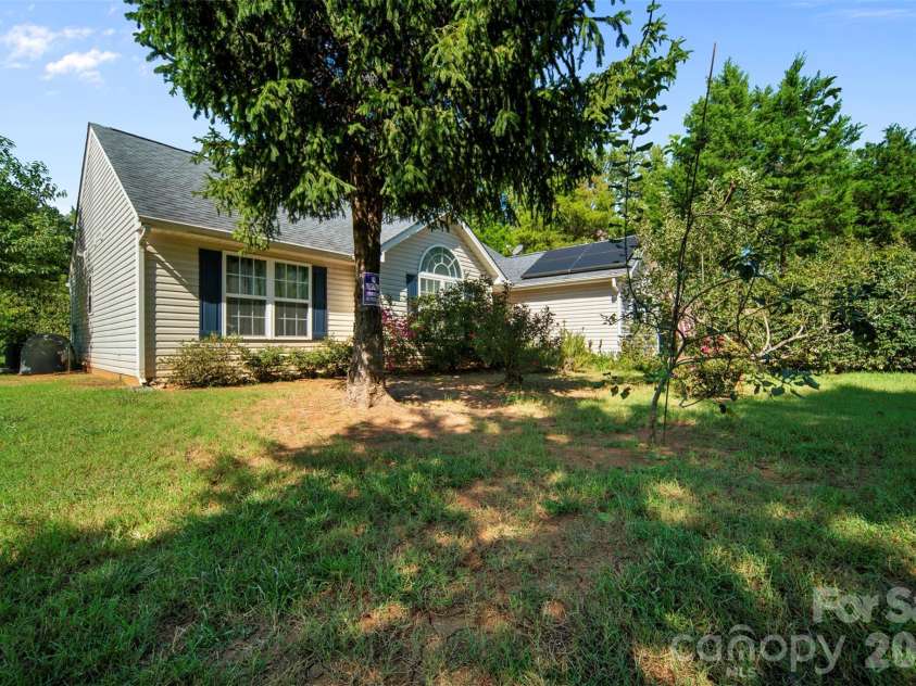 8721 Brookstead Meadow Court, Charlotte, NC 28215.  MLS# CAR4422686, YatesRealty ID 49855. 