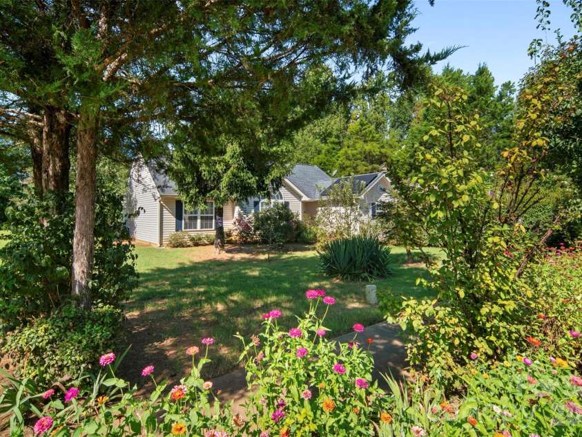 8721 Brookstead Meadow Court, Charlotte, NC 28215.  MLS# CAR4422686, YatesRealty ID 49855. 