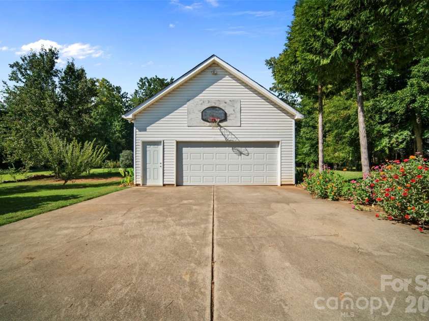 8721 Brookstead Meadow Court, Charlotte, NC 28215.  MLS# CAR4422686, YatesRealty ID 49855. 