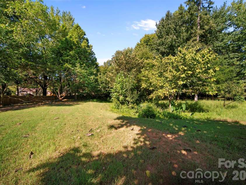 8721 Brookstead Meadow Court, Charlotte, NC 28215.  MLS# CAR4422686, YatesRealty ID 49855. 