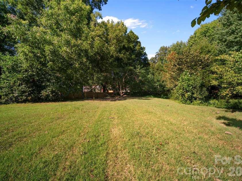 8721 Brookstead Meadow Court, Charlotte, NC 28215.  MLS# CAR4422686, YatesRealty ID 49855. 