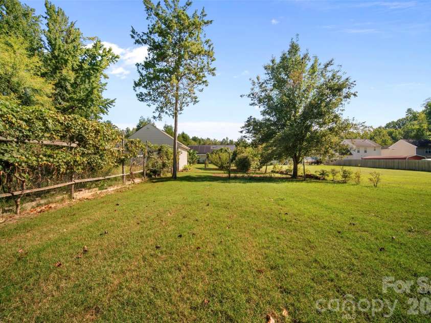 8721 Brookstead Meadow Court, Charlotte, NC 28215.  MLS# CAR4422686, YatesRealty ID 49855. 