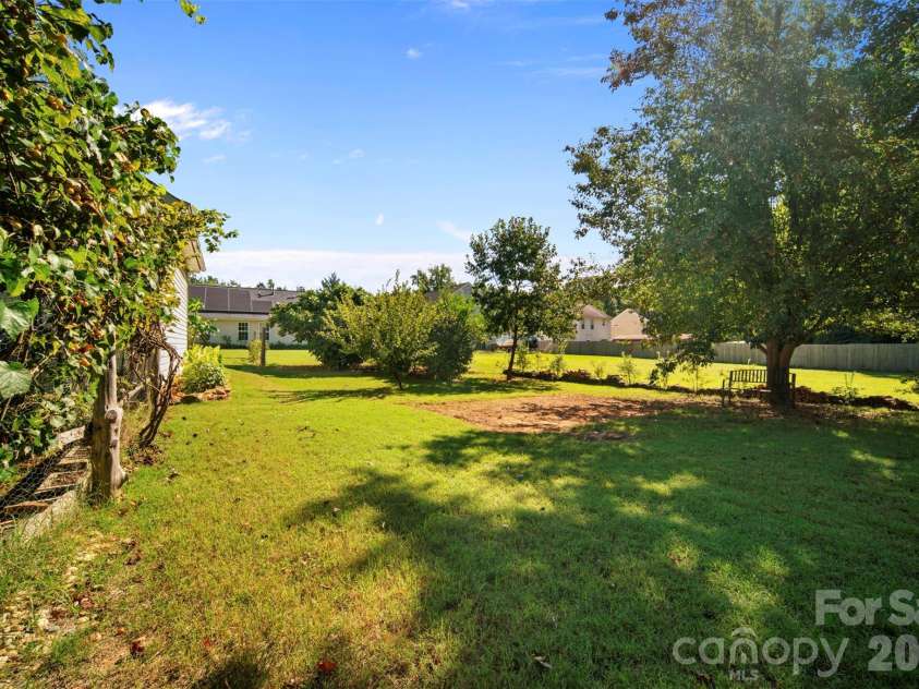 8721 Brookstead Meadow Court, Charlotte, NC 28215.  MLS# CAR4422686, YatesRealty ID 49855. 