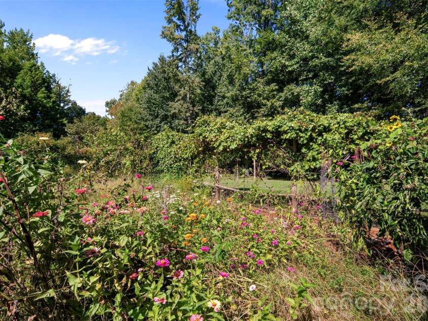 8721 Brookstead Meadow Court, Charlotte, NC 28215.  MLS# CAR4422686, YatesRealty ID 49855. 