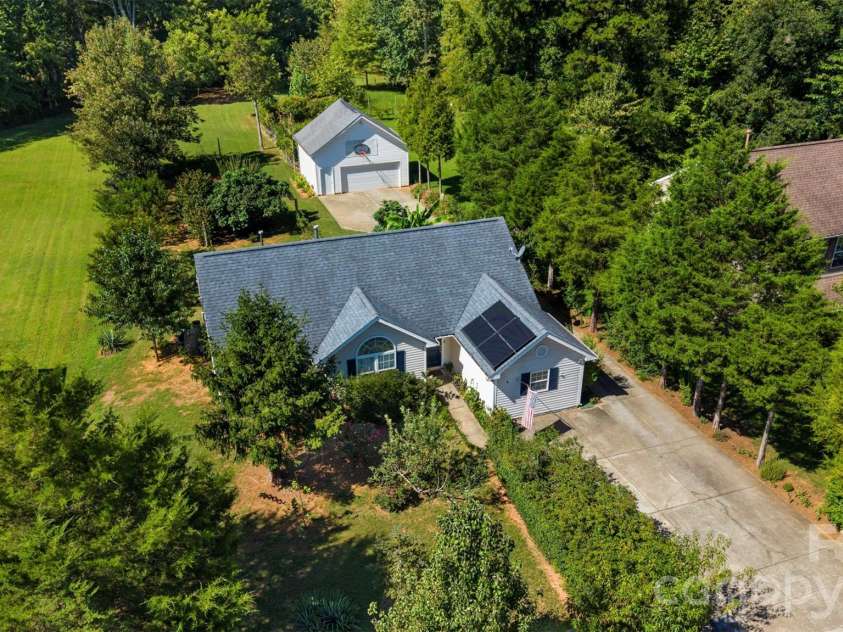 8721 Brookstead Meadow Court, Charlotte, NC 28215.  MLS# CAR4422686, YatesRealty ID 49855. 