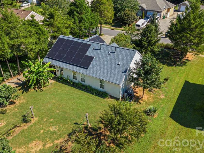 8721 Brookstead Meadow Court, Charlotte, NC 28215.  MLS# CAR4422686, YatesRealty ID 49855. 