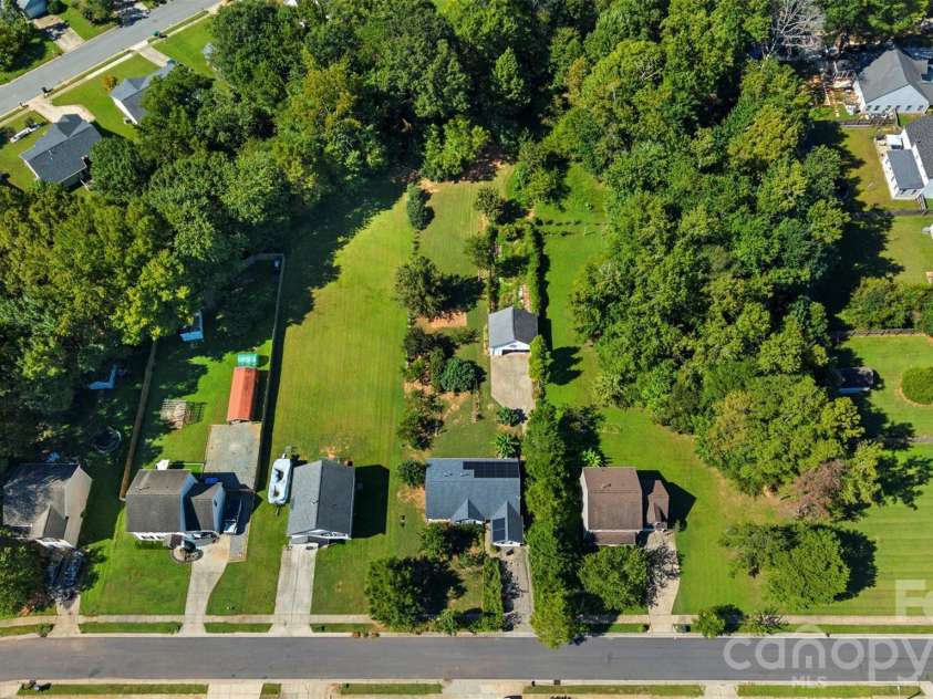 8721 Brookstead Meadow Court, Charlotte, NC 28215.  MLS# CAR4422686, YatesRealty ID 49855. 