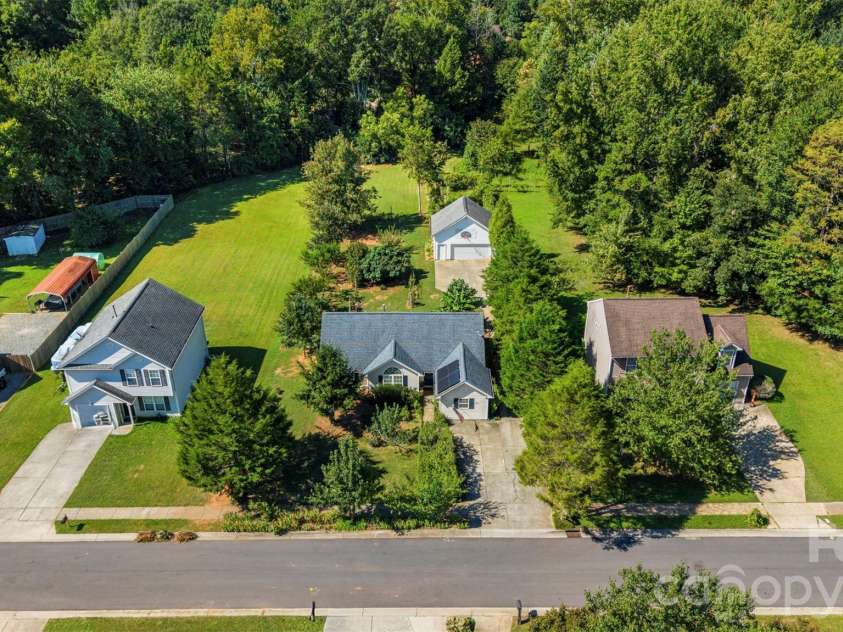 8721 Brookstead Meadow Court, Charlotte, NC 28215.  MLS# CAR4422686, YatesRealty ID 49855. 