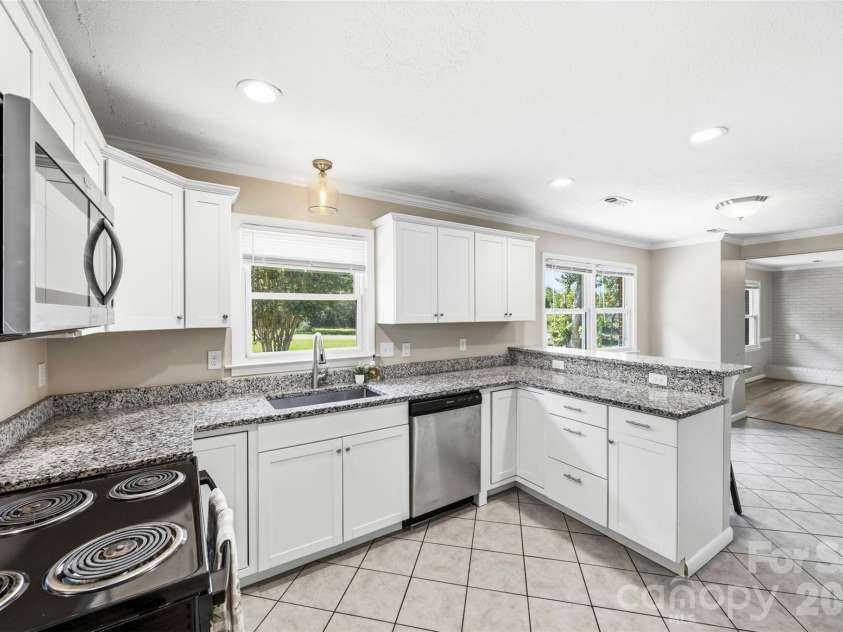 210 College Avenue, Shelby, NC 28150.  MLS# CAR4419722, YatesRealty ID 49856. 