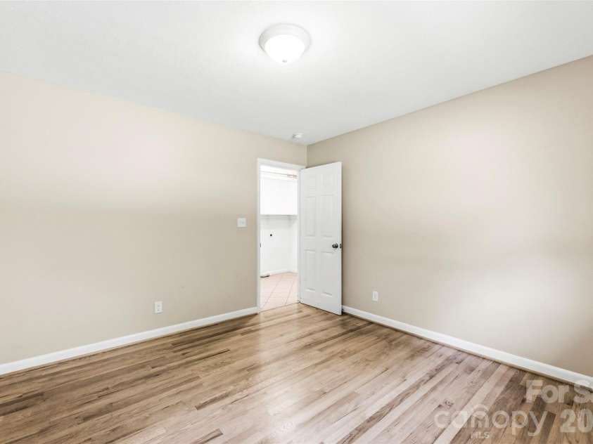 210 College Avenue, Shelby, NC 28150.  MLS# CAR4419722, YatesRealty ID 49856. 