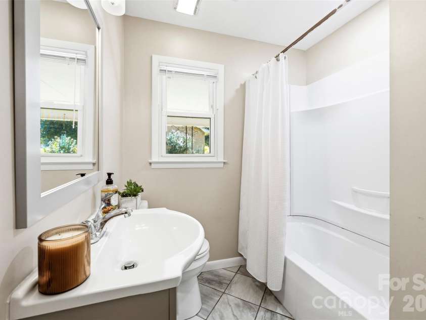 210 College Avenue, Shelby, NC 28150.  MLS# CAR4419722, YatesRealty ID 49856. 