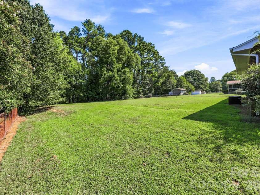 210 College Avenue, Shelby, NC 28150.  MLS# CAR4419722, YatesRealty ID 49856. 